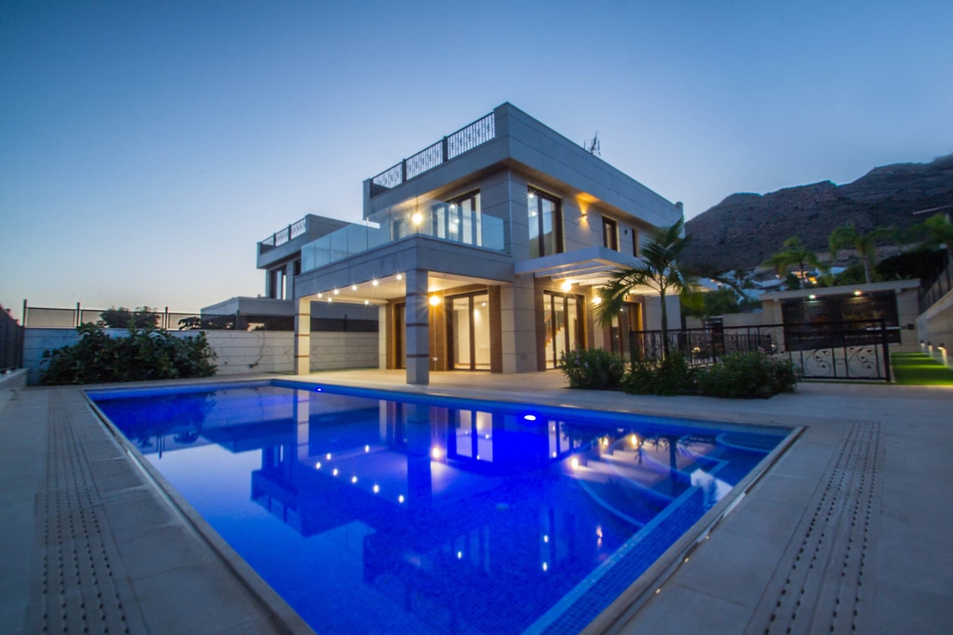 Videresalg -  Hytte / villa -
Finestrat
