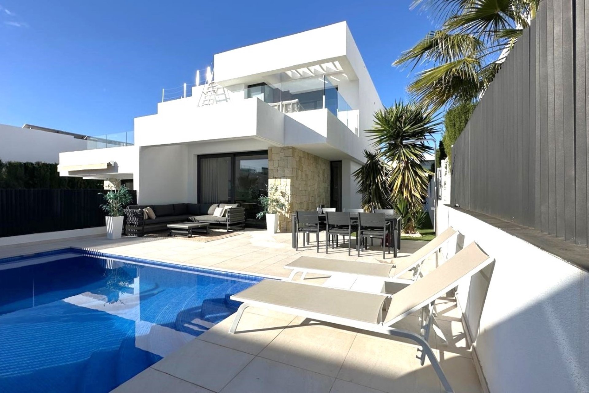 Videresalg -  Hytte / villa -
Finestrat