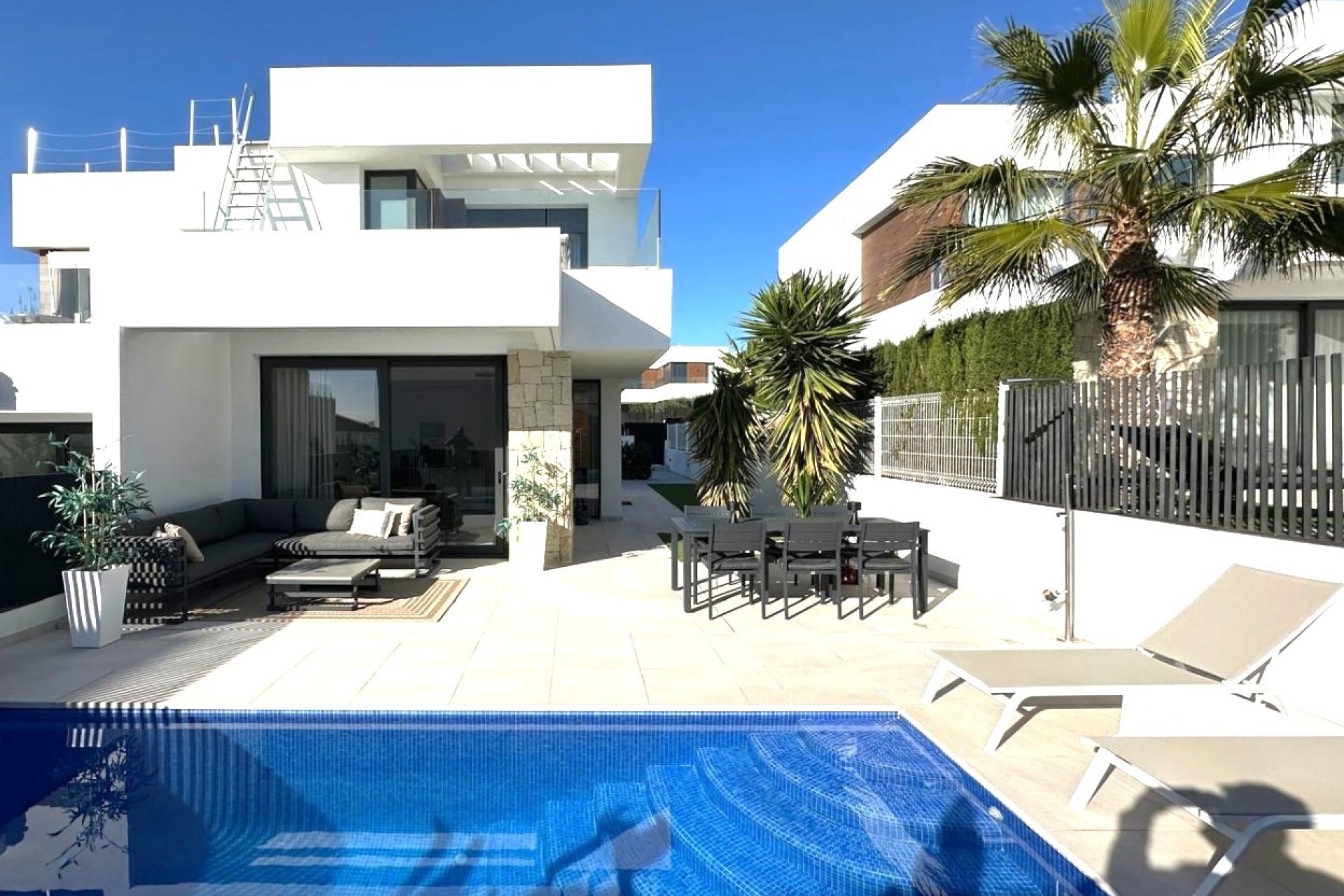 Videresalg -  Hytte / villa -
Finestrat