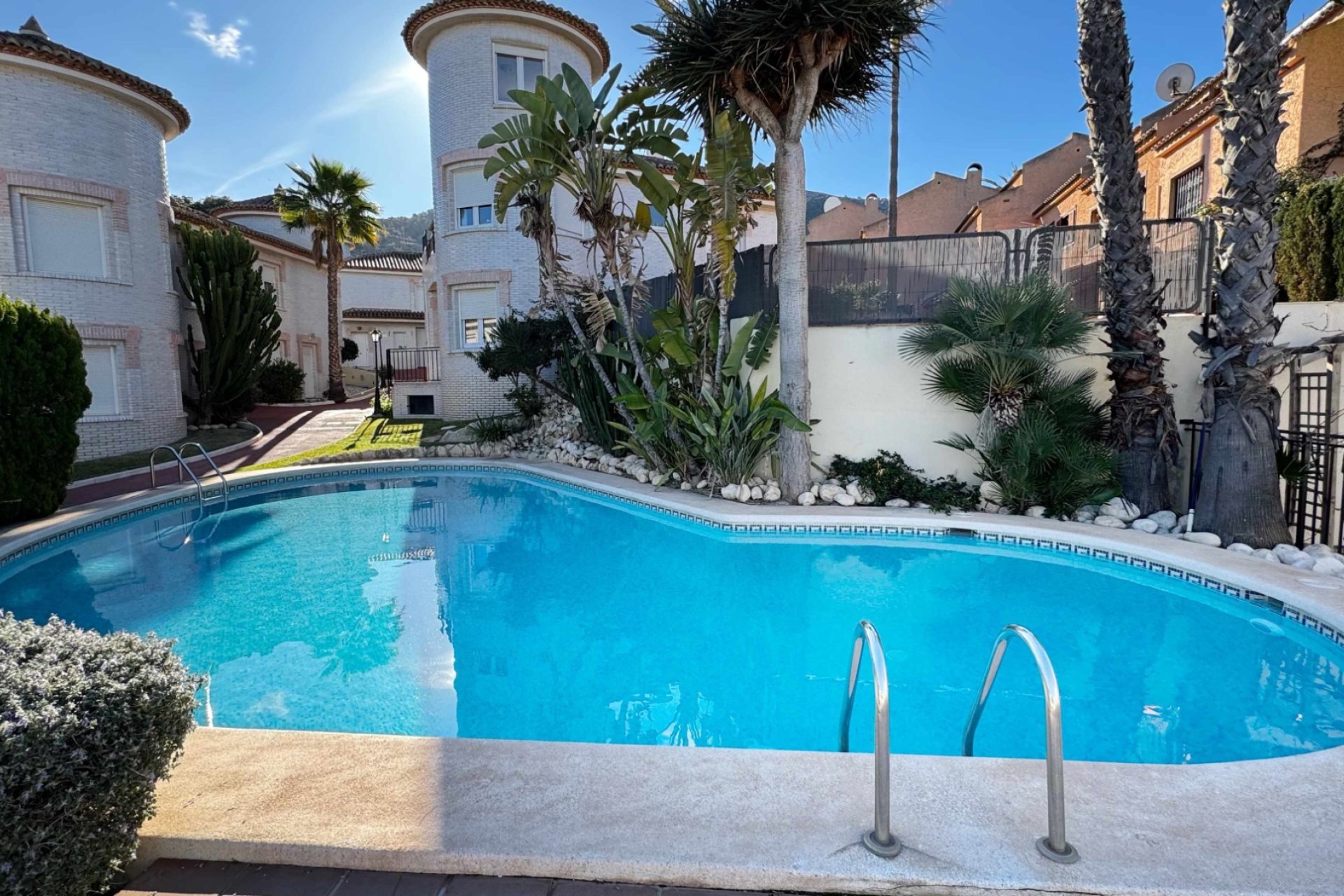 Videresalg - Tomannsbolig -
Albir