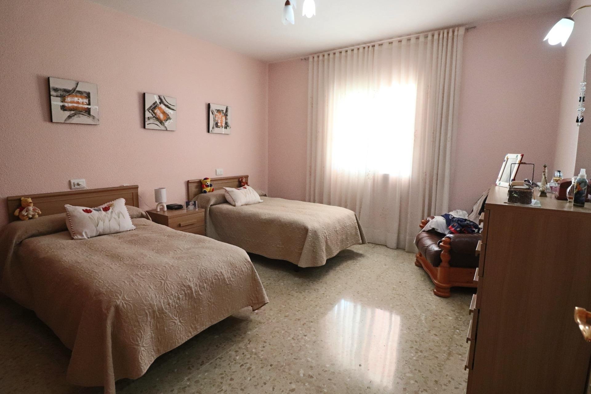 Videresalg - Villa -
Benidorm - Juzgados