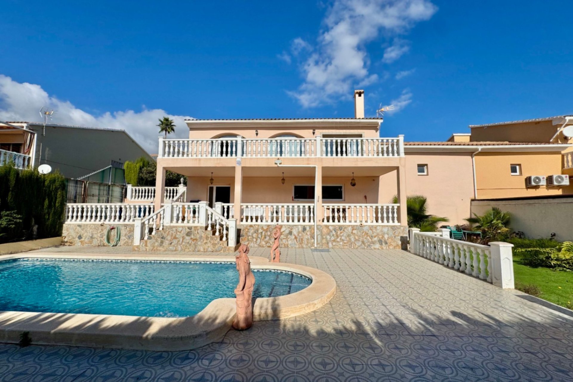 Videresalg - Villa -
La Nucía