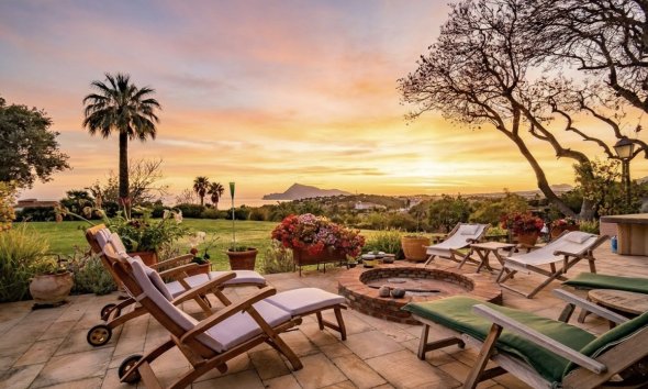 Villa - Reventa -
            Altea - 35920