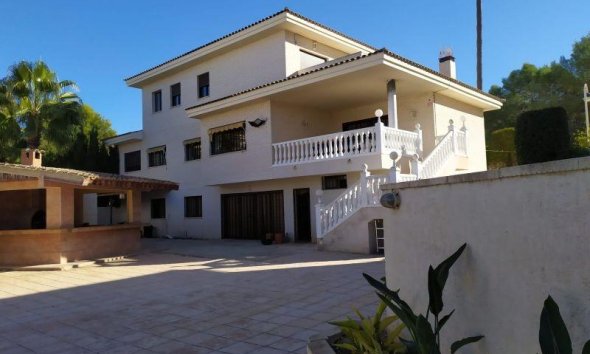 Villa - Videresalg -
            Benidorm - 21499
