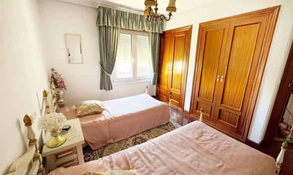 Revente - Maison mitoyenne -
Albir