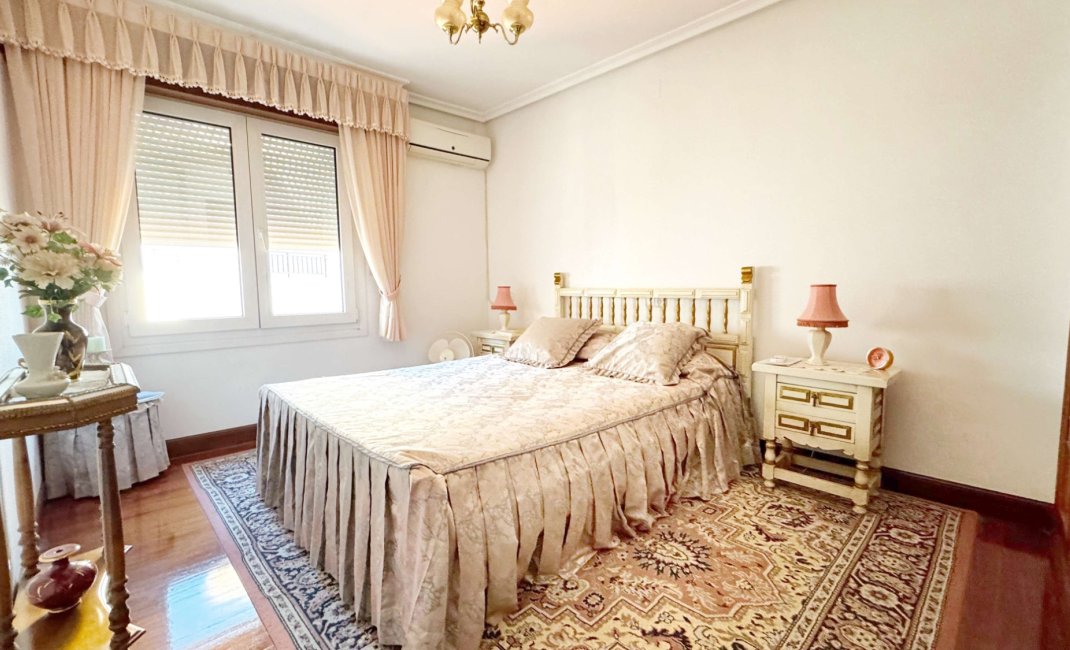Revente - Maison mitoyenne -
Albir