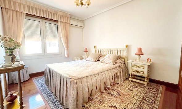 Revente - Maison mitoyenne -
Albir