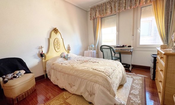 Revente - Maison mitoyenne -
Albir
