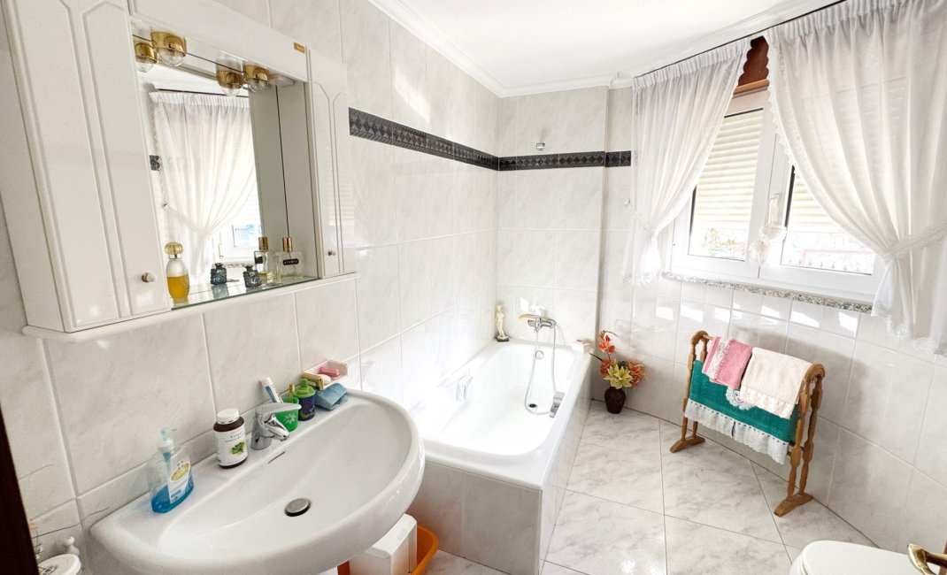 Revente - Maison mitoyenne -
Albir