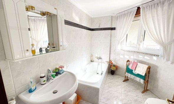 Revente - Maison mitoyenne -
Albir