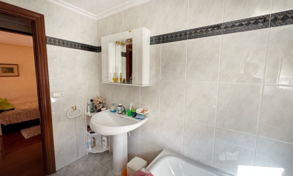 Revente - Maison mitoyenne -
Albir