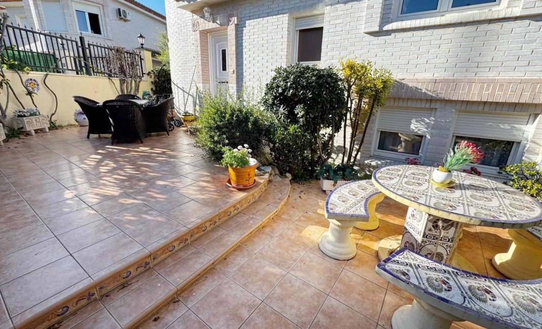 Revente - Maison mitoyenne -
Albir
