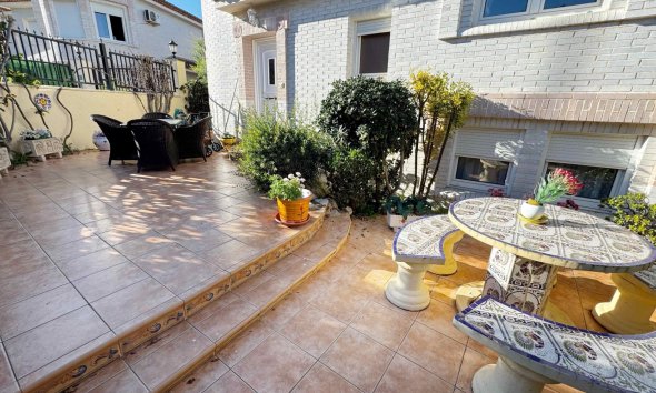 Revente - Maison mitoyenne -
Albir