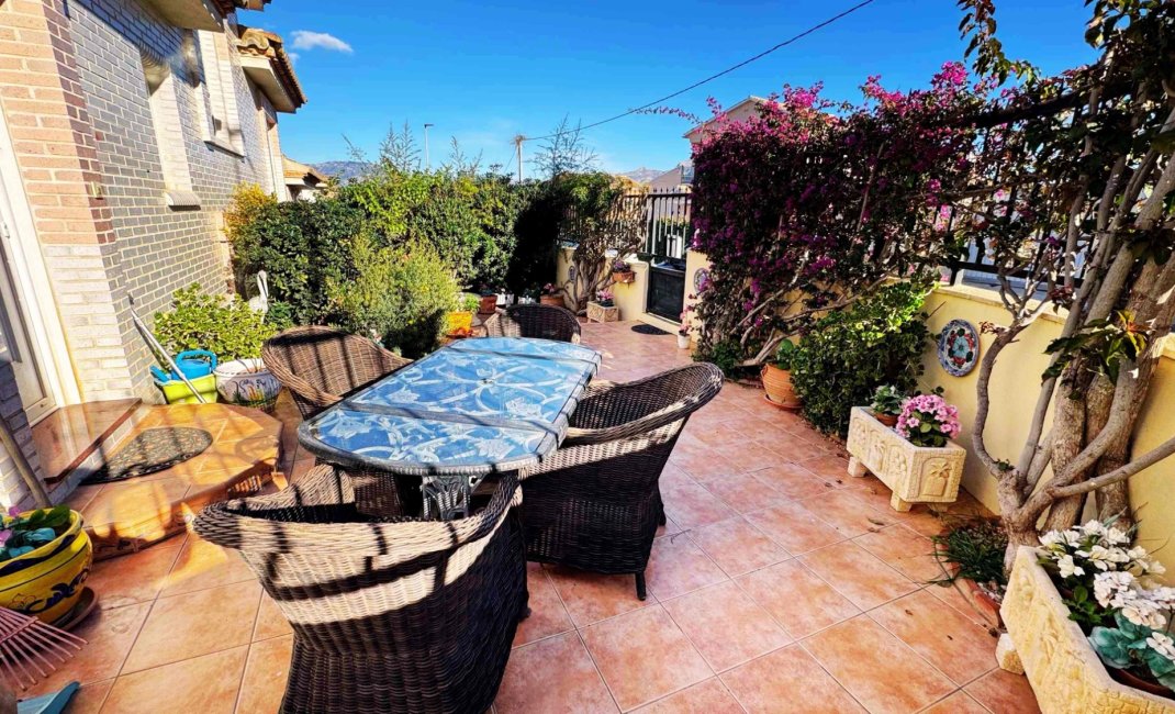 Revente - Maison mitoyenne -
Albir