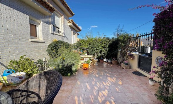 Revente - Maison mitoyenne -
Albir