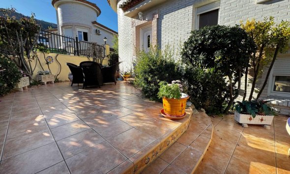 Revente - Maison mitoyenne -
Albir