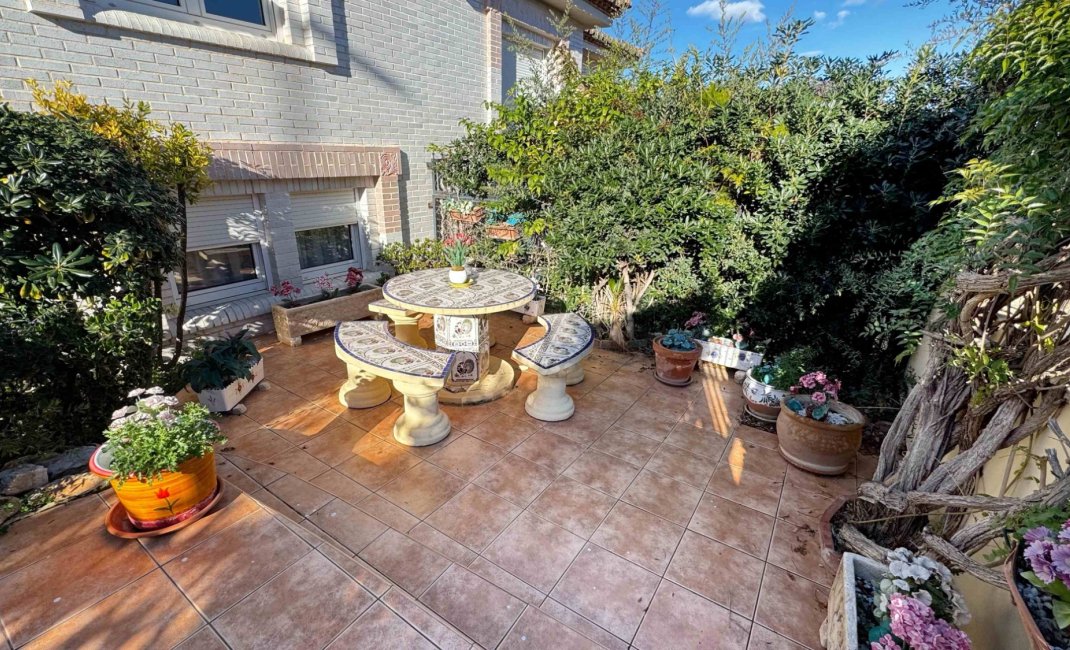 Revente - Maison mitoyenne -
Albir