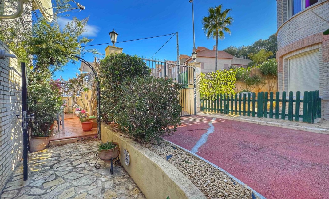 Revente - Maison mitoyenne -
Albir