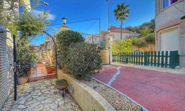 Revente - Maison mitoyenne -
Albir