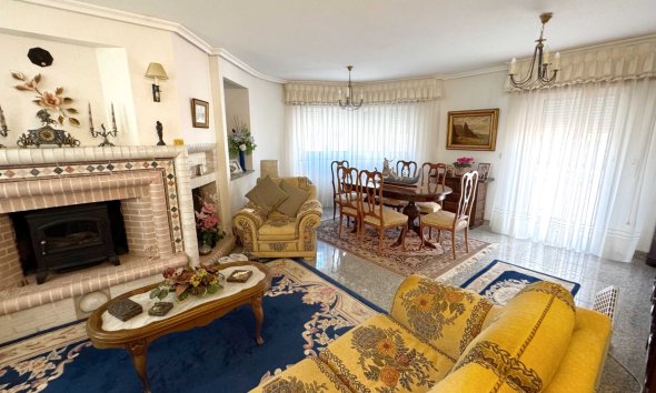 Revente - Maison mitoyenne -
Albir