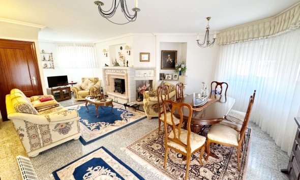 Revente - Maison mitoyenne -
Albir