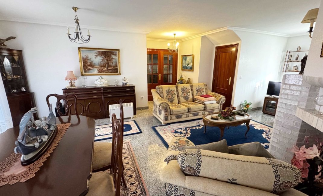 Revente - Maison mitoyenne -
Albir
