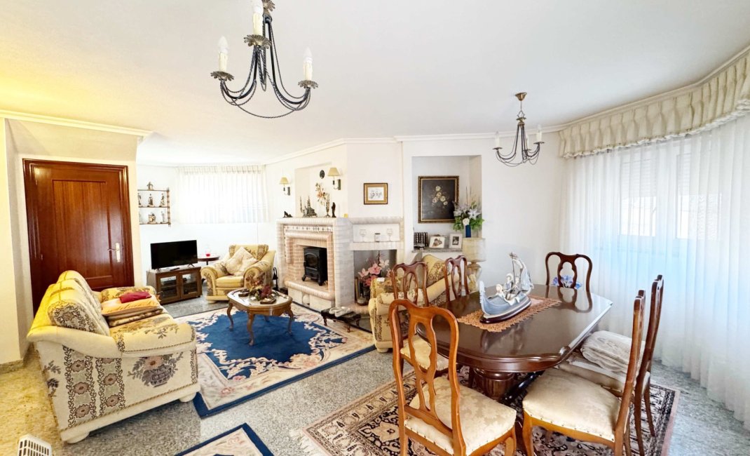 Revente - Maison mitoyenne -
Albir