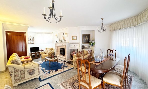 Revente - Maison mitoyenne -
Albir