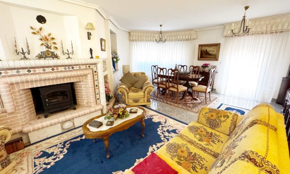 Revente - Maison mitoyenne -
Albir