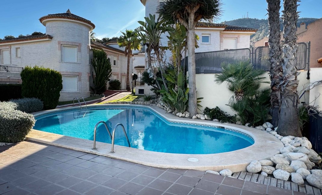 Revente - Maison mitoyenne -
Albir