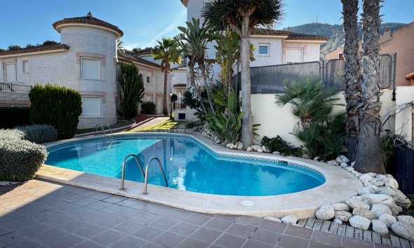 Revente - Maison mitoyenne -
Albir