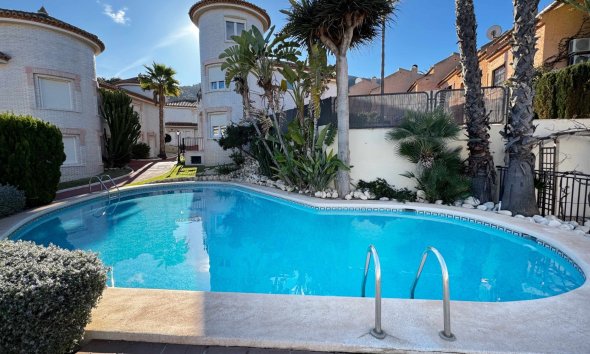 Revente - Maison mitoyenne -
Albir