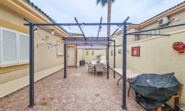 Resale - Villa -
Albir