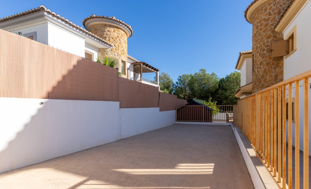Reventa - Chalet / Villa  -
Finestrat