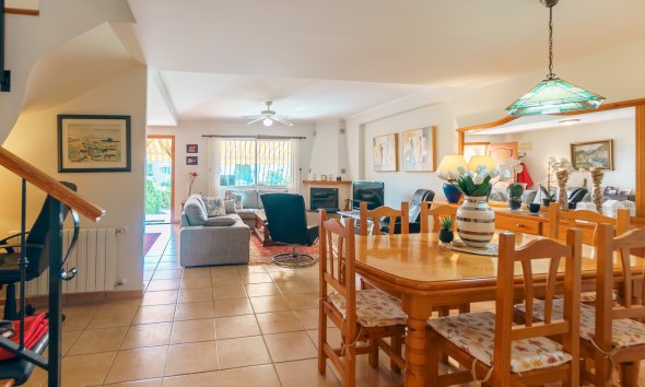 Resale - Bungalow -
Albir