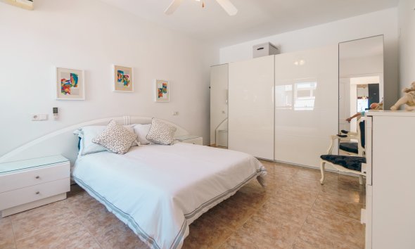 Resale - Bungalow -
Albir