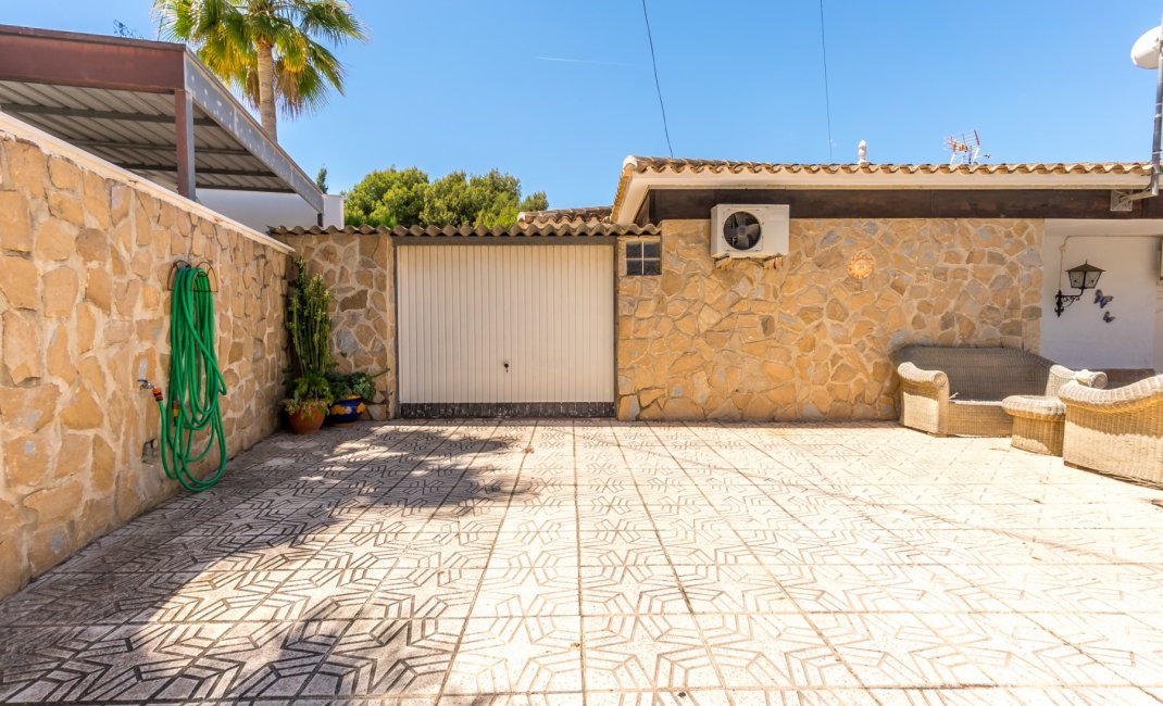 Reventa - Chalet / Villa  -
Albir