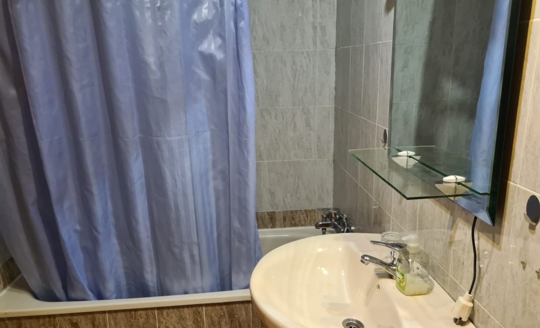 Alquiler corta estancia - Apartamento / piso -
Albir