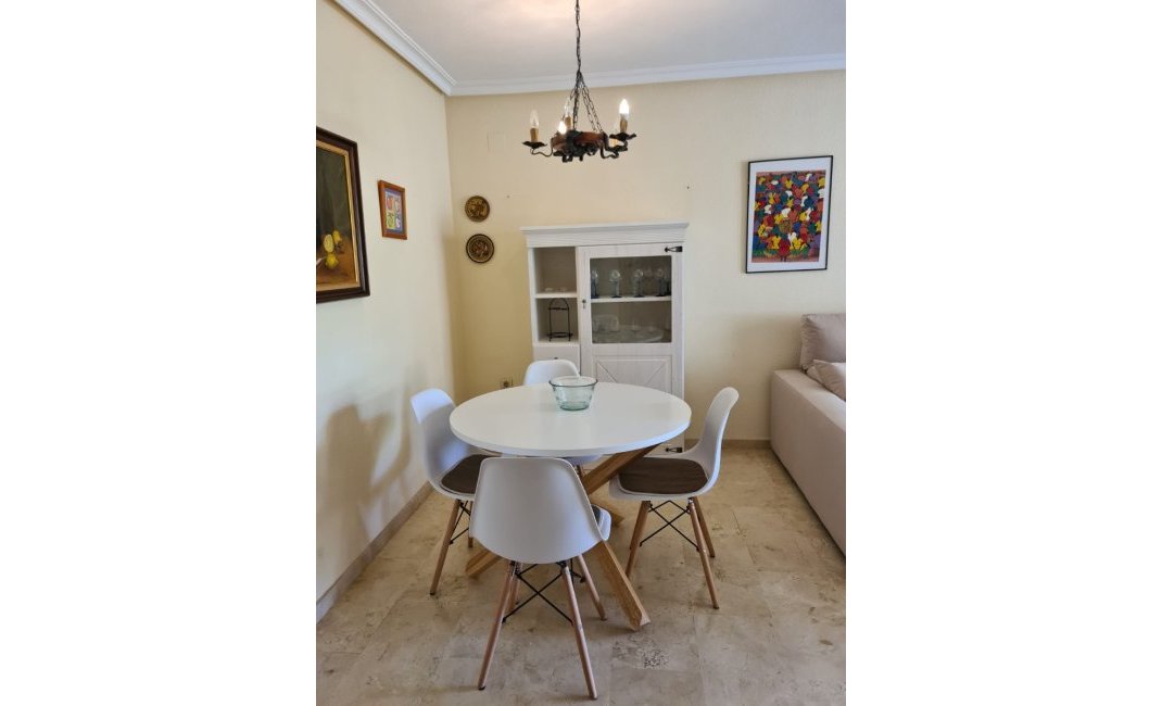 Alquiler corta estancia - Apartamento / piso -
Albir