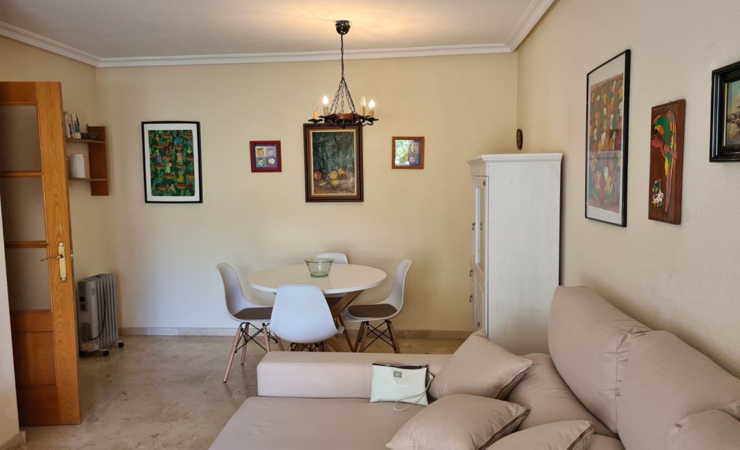 Alquiler corta estancia - Apartamento / piso -
Albir