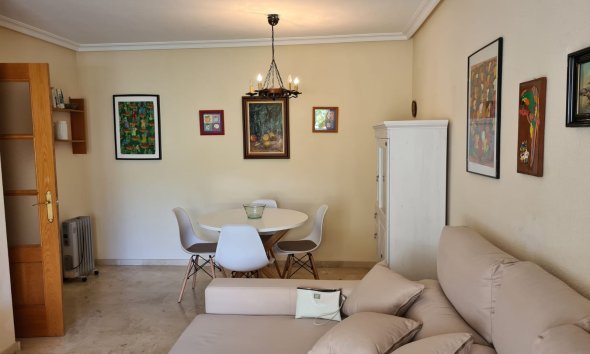 Alquiler corta estancia - Apartamento / piso -
Albir