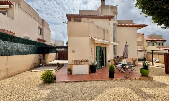 Resale - Villa -
Albir