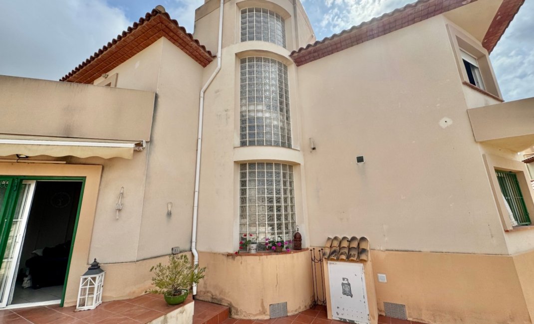 Resale - Villa -
Albir