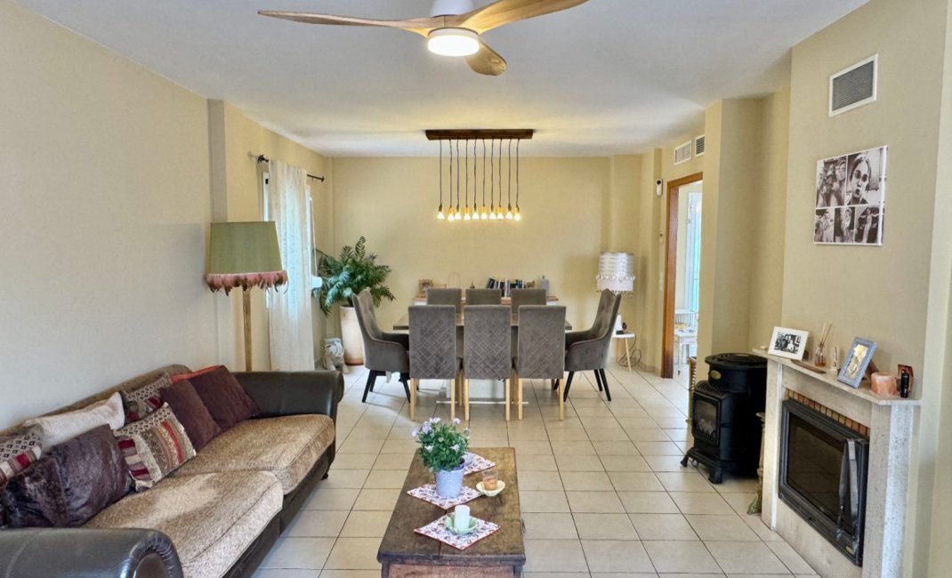 Resale - Villa -
Albir