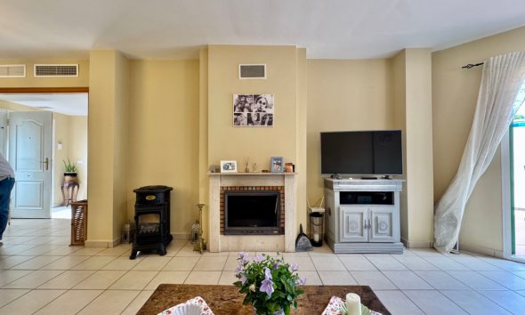 Resale - Villa -
Albir
