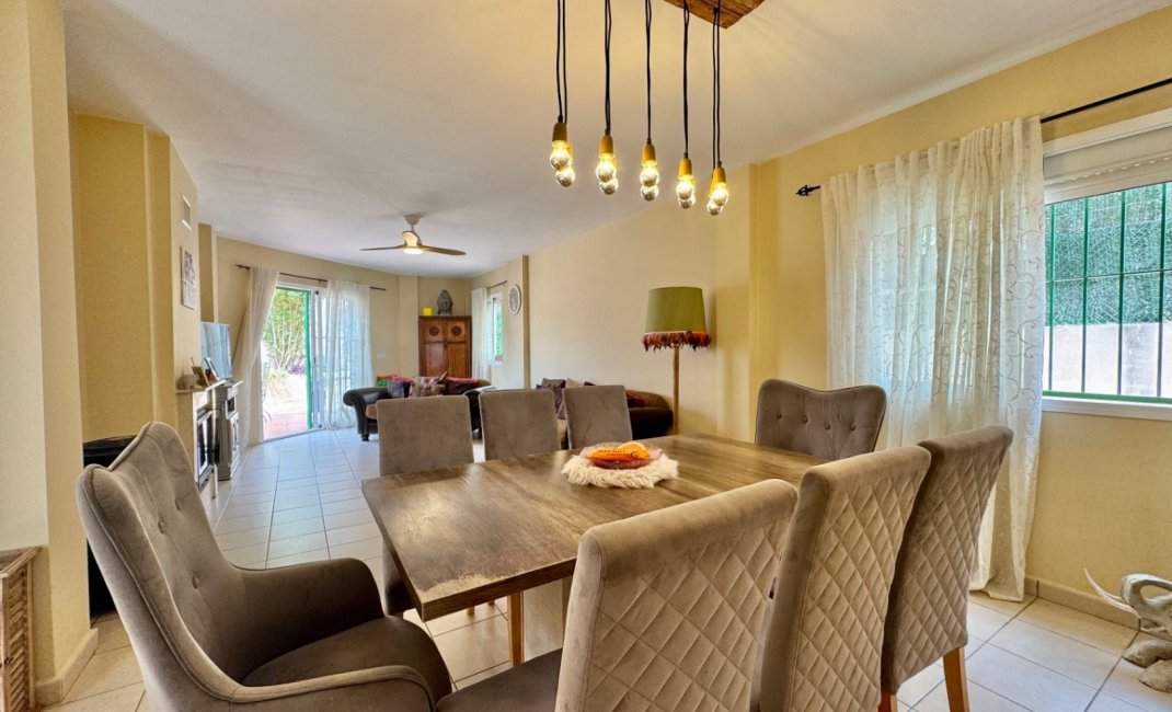 Resale - Villa -
Albir