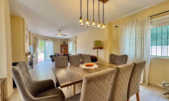 Resale - Villa -
Albir