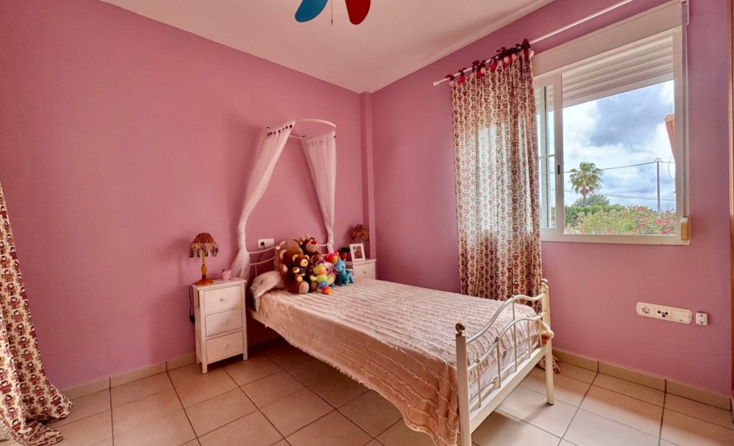 Resale - Villa -
Albir