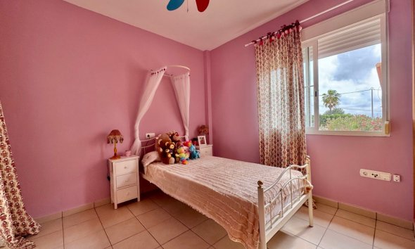 Resale - Villa -
Albir