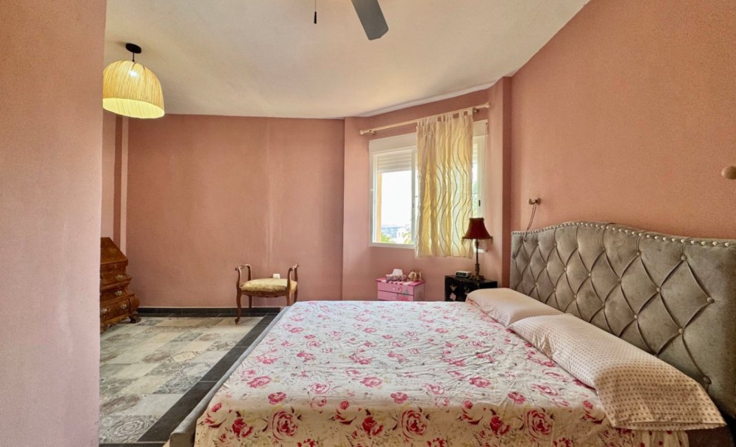Resale - Villa -
Albir